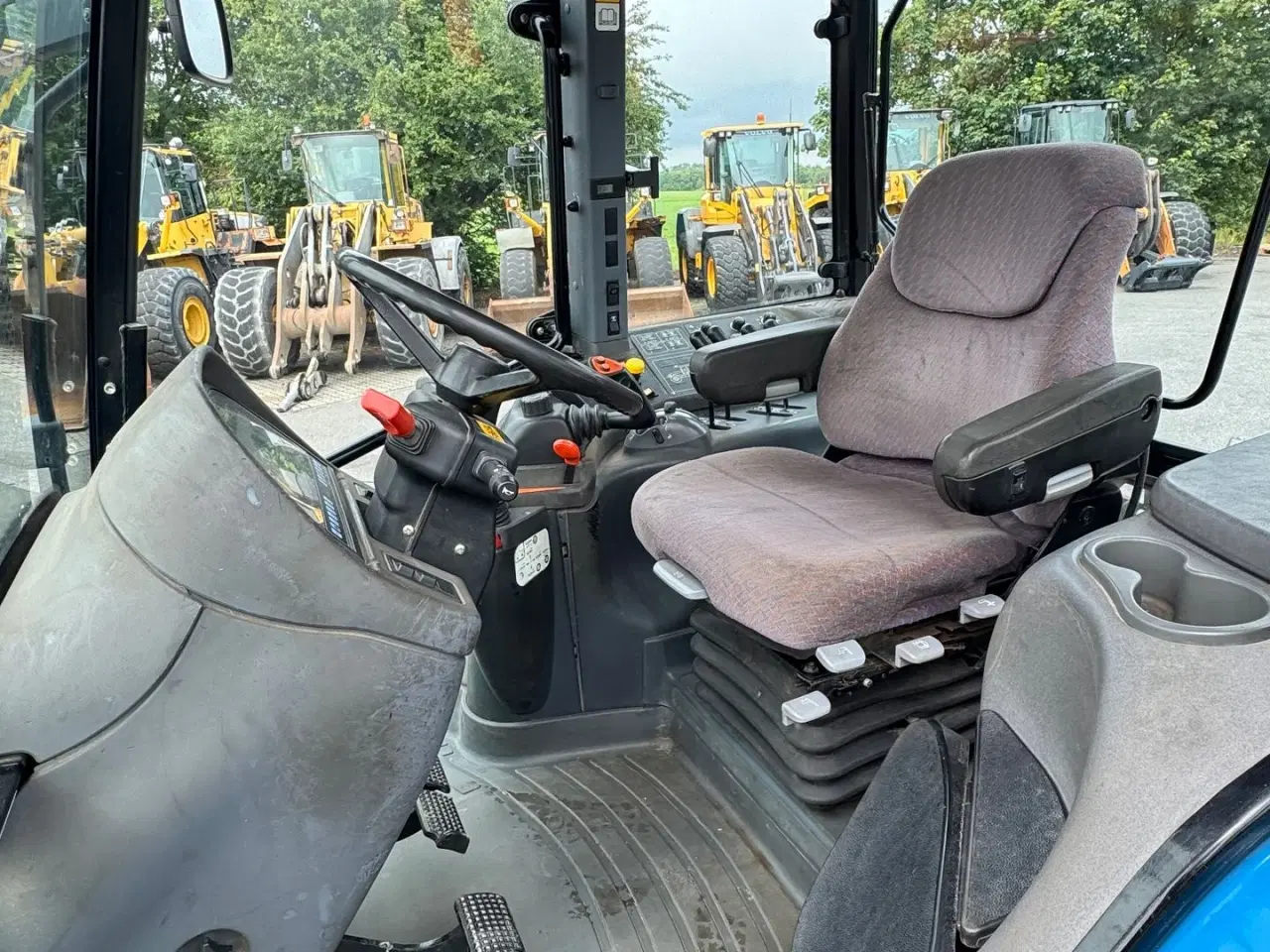Billede 15 - New Holland TM 165  KUN 4000 TIMER OG AFFJEDRET KABINE!