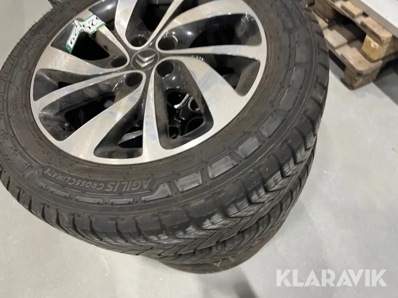 Billede 4 - Helårsdæk med fælg Michelin 215/60R17 4 styk