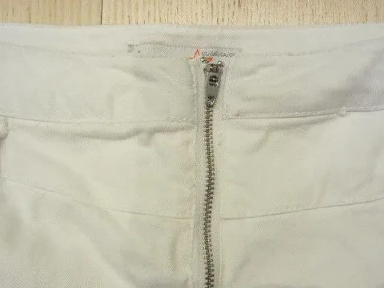 Billede 2 - Str. XS, højtaljede elastiske shorts