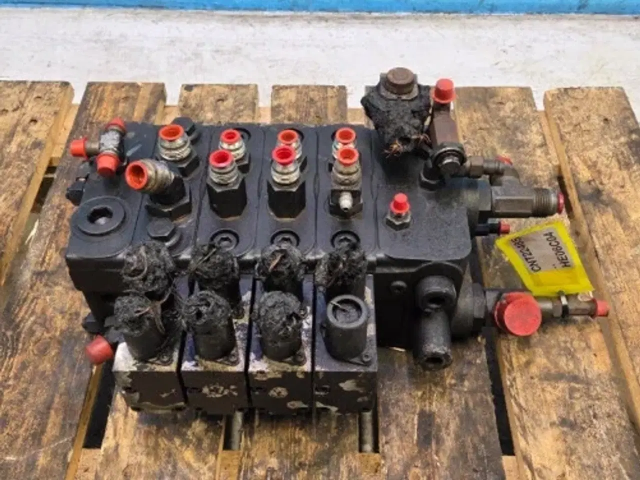 Billede 8 - Bobcat  TL38.70X  Hydraulikventil  7357421