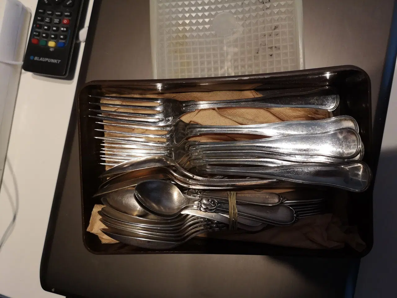Billede 1 - Kasse med 26  skeer og gafler i sølvplet