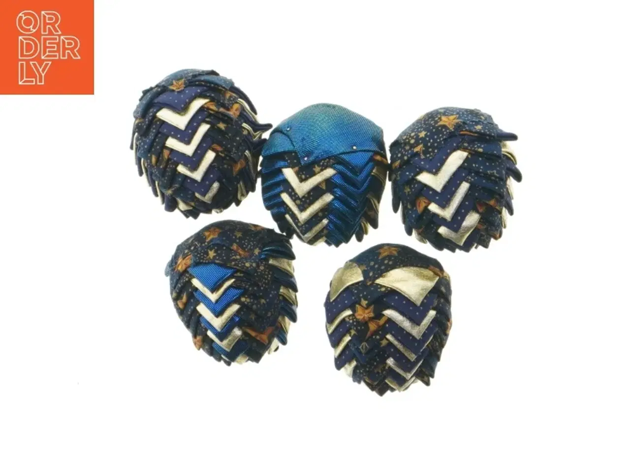 Billede 5 - 5 Patchwork julekugler(str. 5 styk. 8 cm)