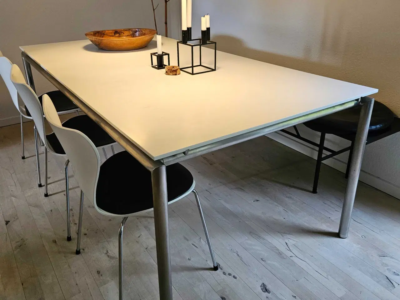 Billede 1 - Spisebord med plade