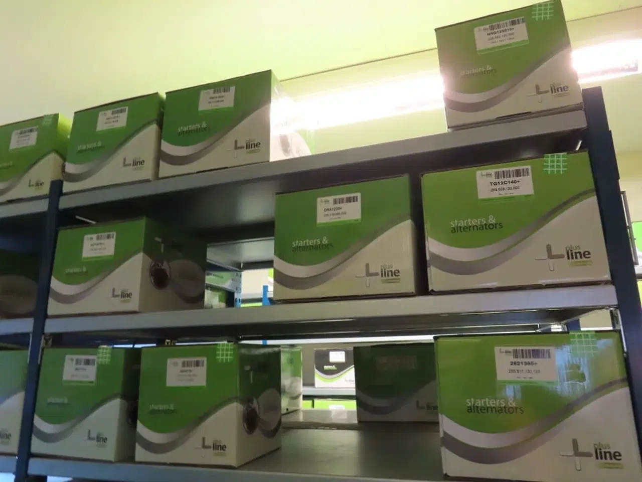 Billede 34 - 16 fag med startere og generatorer