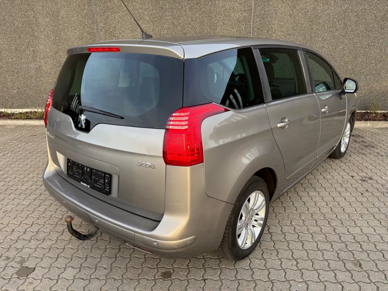 Billede 6 - Pæn og velkørende 7 Personers bil - Nysynet i 2026