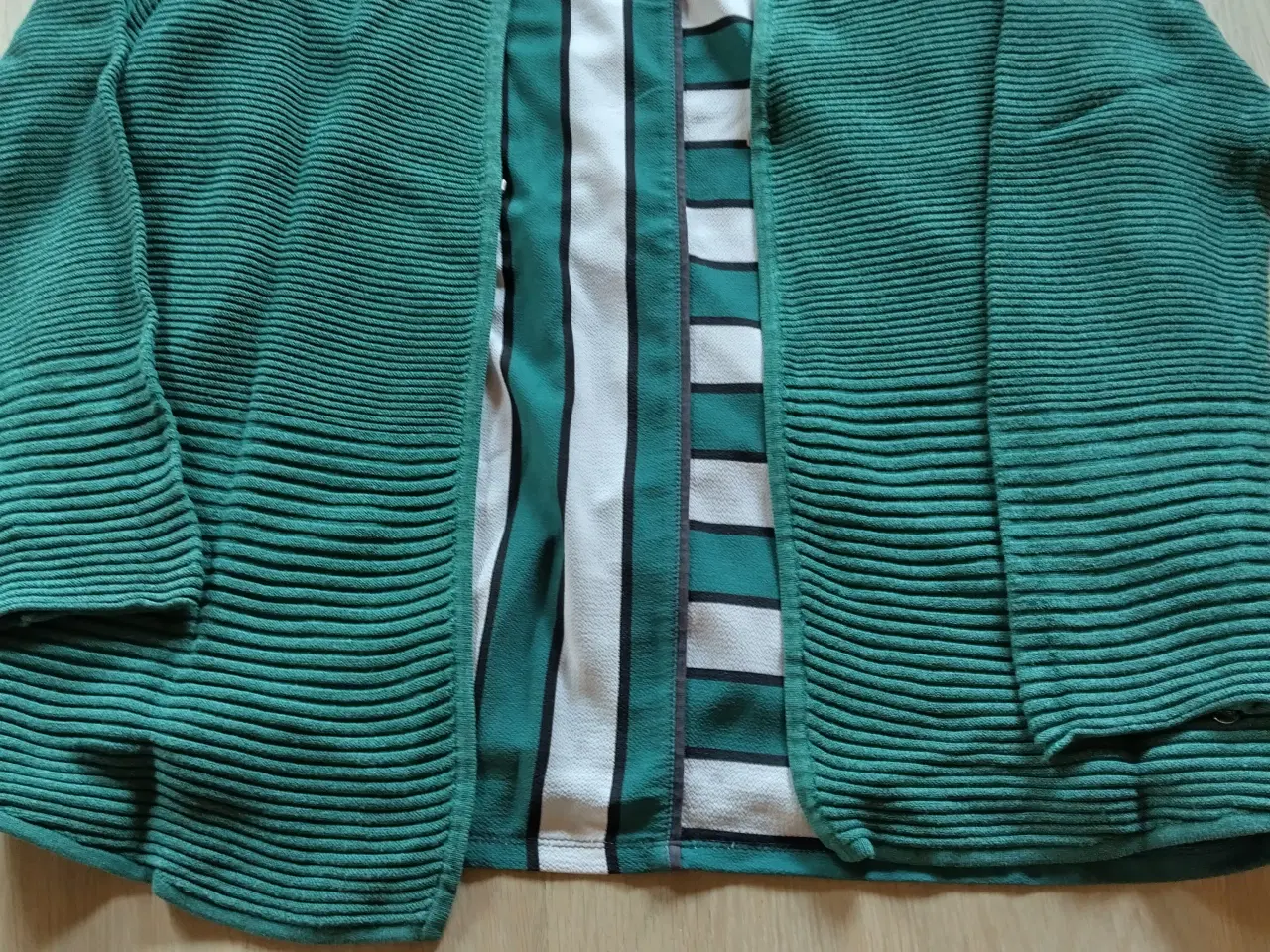 Billede 3 - Cardigan og bluse