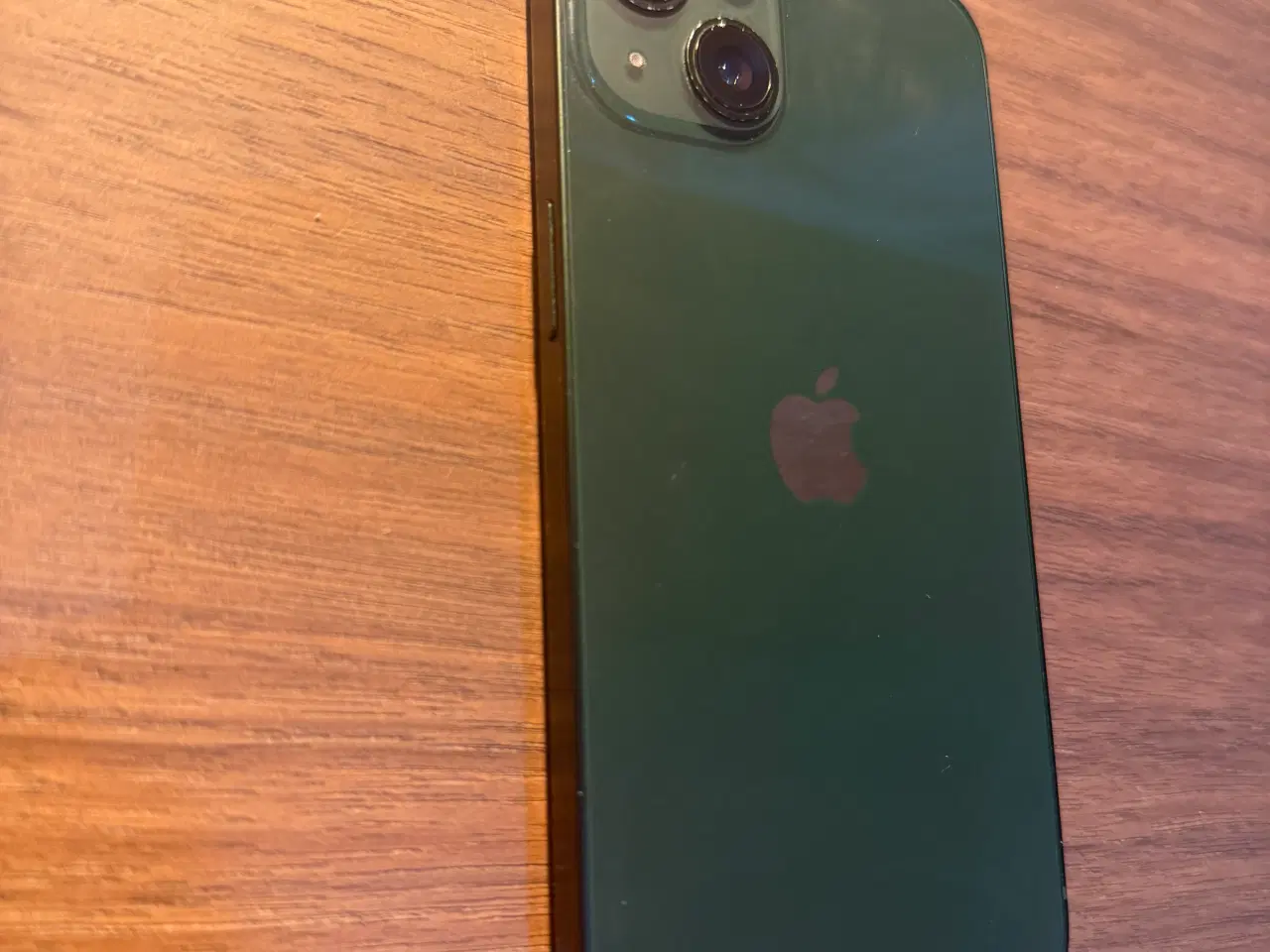 Billede 2 - Jeg sælger en iPhone 13 – 128GB i army grøn.