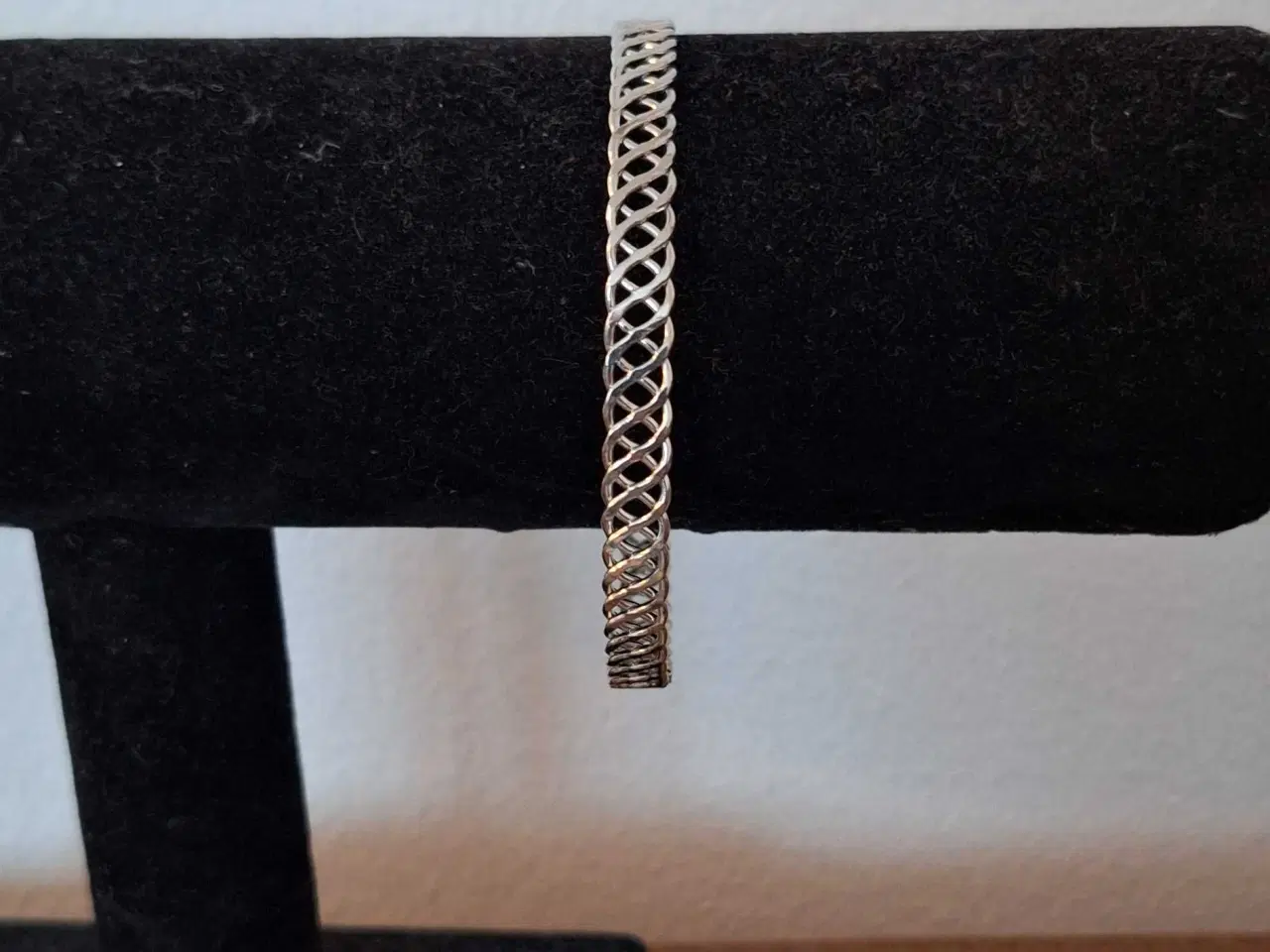 Billede 1 - Sølvfarvet armbånd 