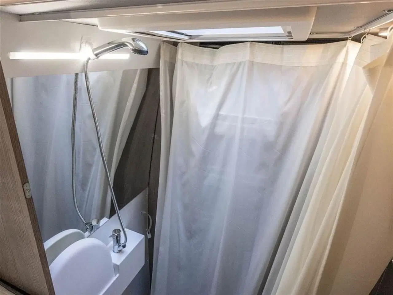 Billede 24 - 0 - FURGOK XPACE 600 FAMILY North   Van med plads til 5 personer!