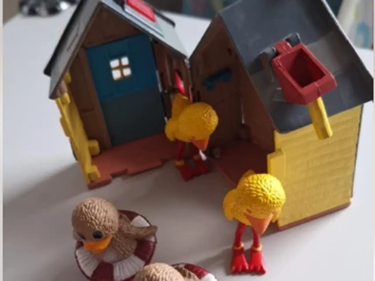 Billede 1 - Bamses hus med kylling, ælling
