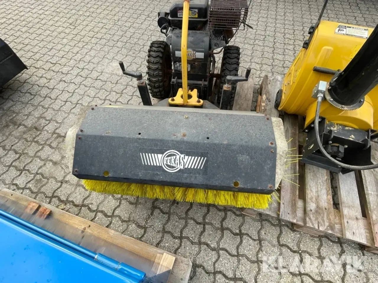 Billede 4 - Redskabsbærer med kost og Sneslynge TEXAS Combo 800