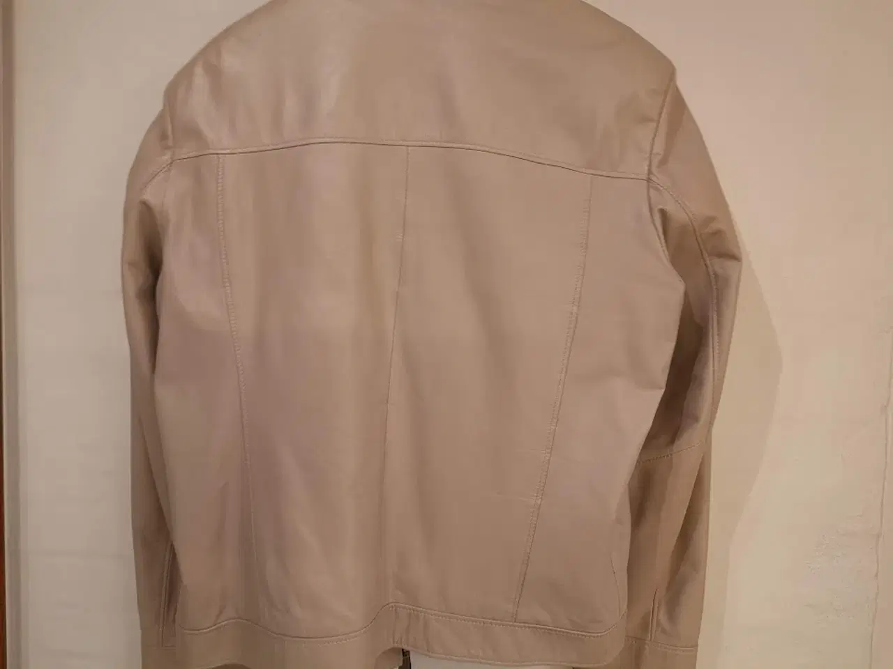 Billede 2 - Lys jakke i læder