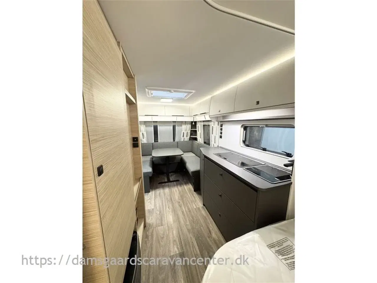 Billede 18 - 2026 - Fendt Apero 495 SFB   Franskseng-Gulvtemp.-Fluenetdør-3 udstyrspk.