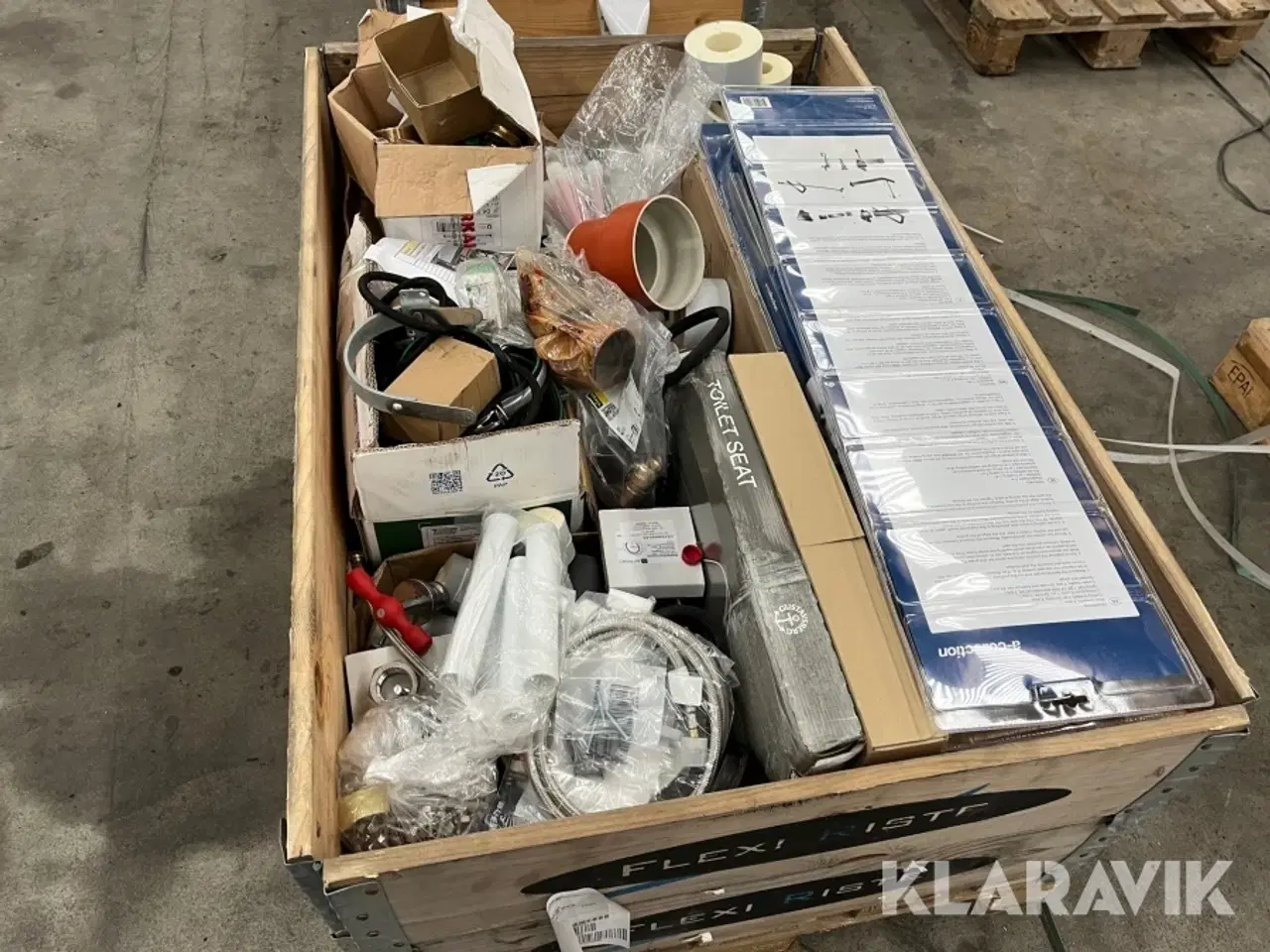 Billede 2 - Lot - fittings, rørbærere, toiletsæder og øvrigt