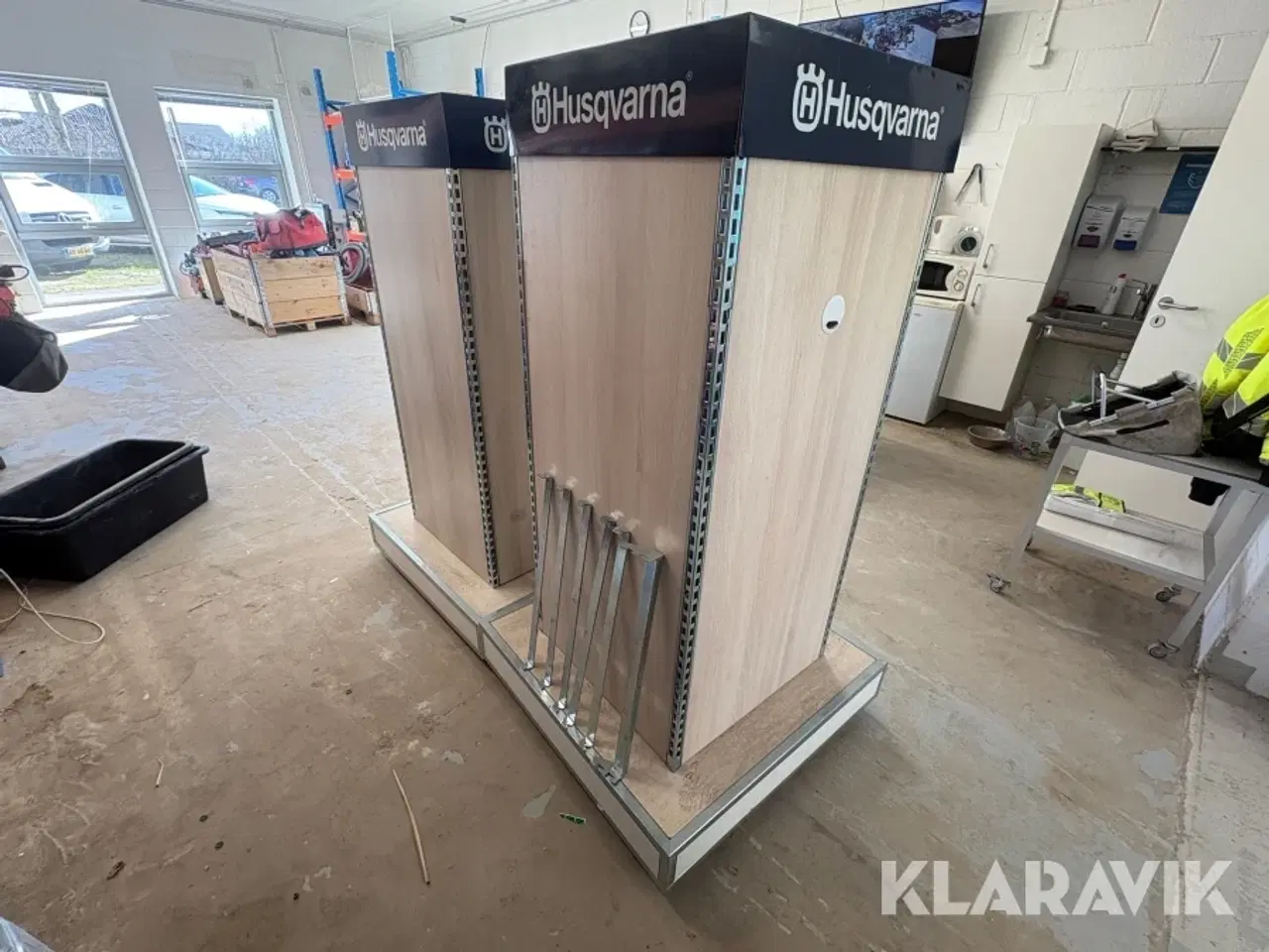 Billede 3 - Display med holdere på hjul 2 styk