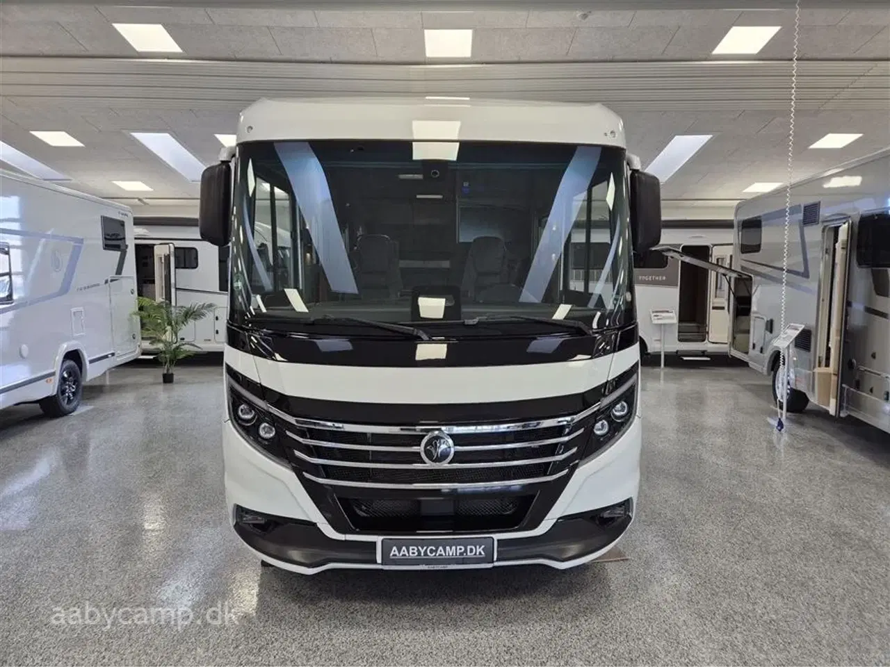 Billede 5 - 2025 - Niesmann+Bischoff Arto 78   solceller. 3x150 Ah lithium batterier. 3000w inverter. Elektrisk markise. Udv. gas/vand. Helårsdæk. 2x TV. Duo control. luft undervogn. Hydrauliske støtteben.