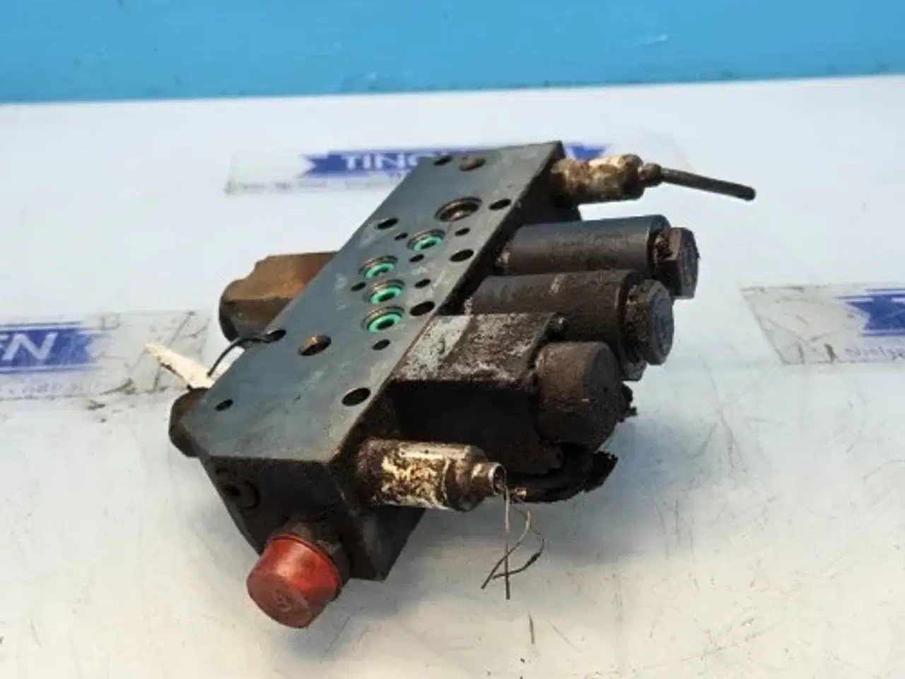 Billede 8 - Valtra  S394   Ventil   G954100600011
