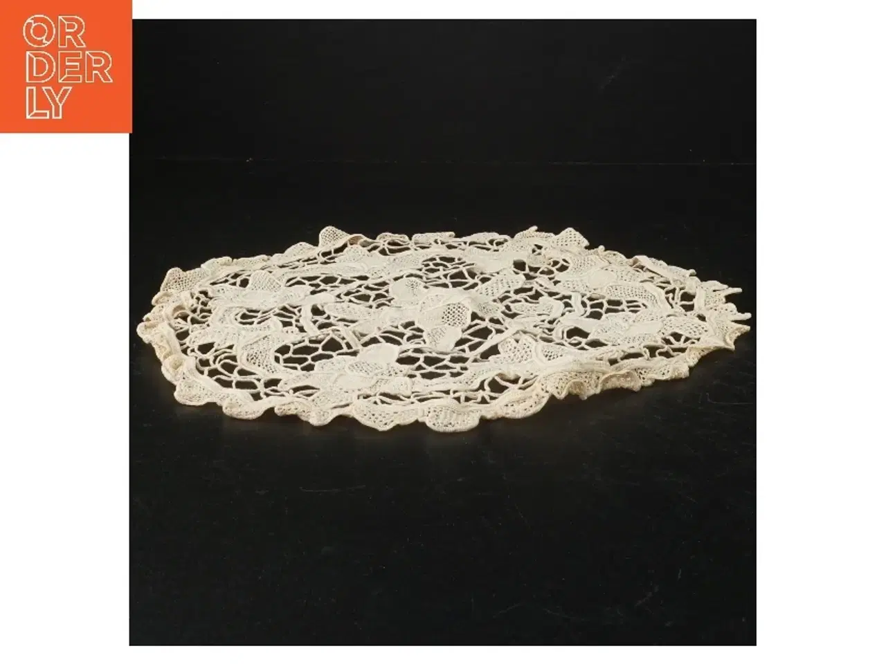 Billede 2 - Hæklet borddug (str. 30 cm)