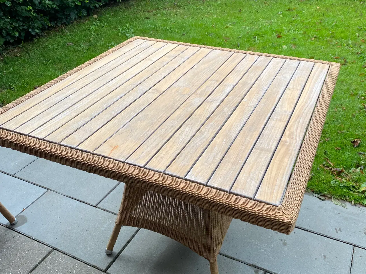 Billede 1 - Cane-Line havebord