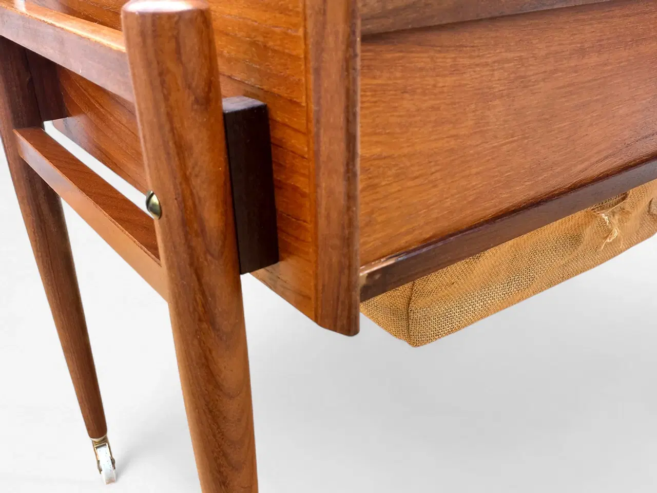 Billede 5 - Elegant Teak Sybord/Sidebord fra 1960’erne – Dansk