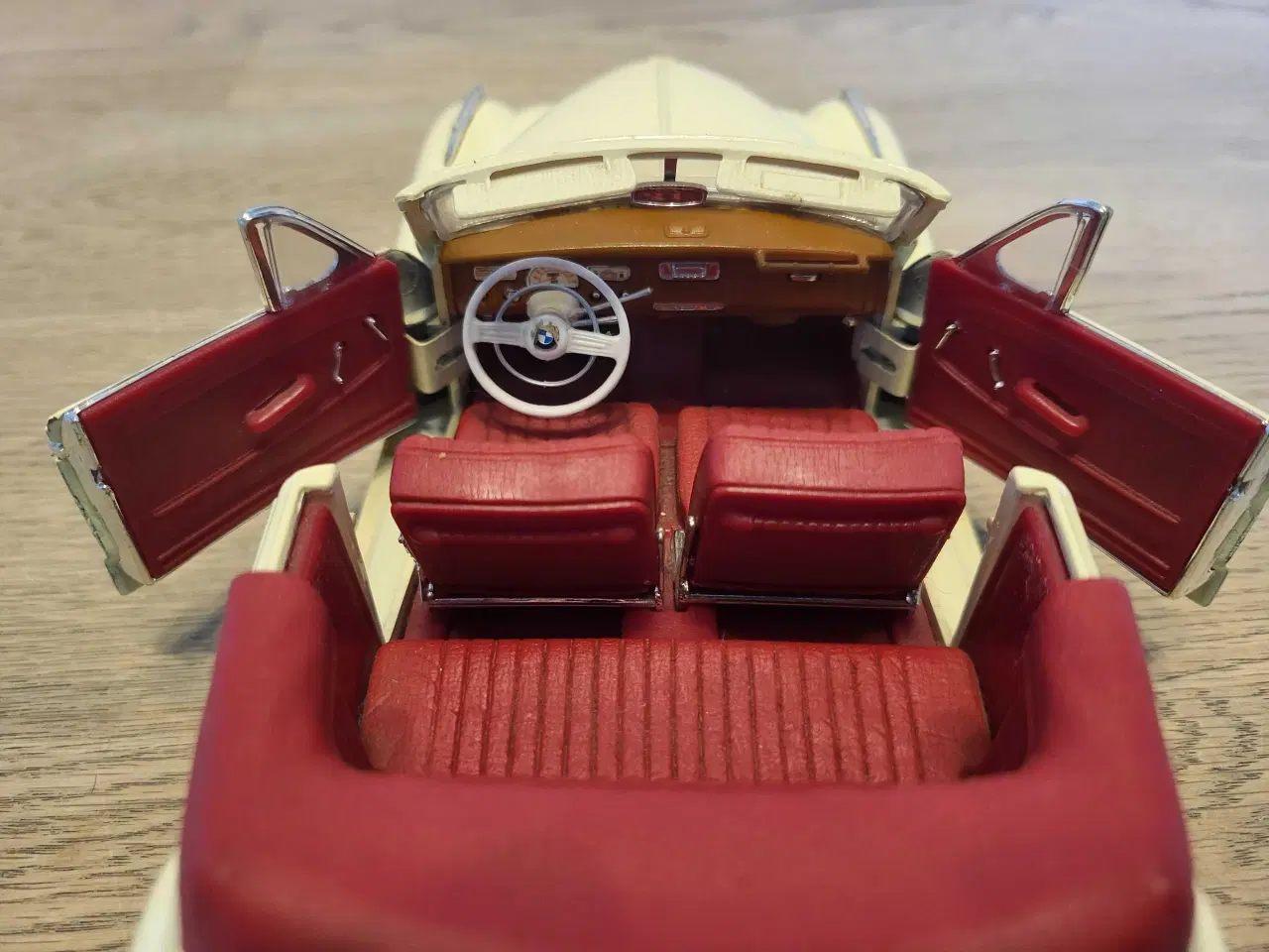 Billede 5 - Modelbil: BMW 502 Cabriolet 1955.  Skala 1/18.