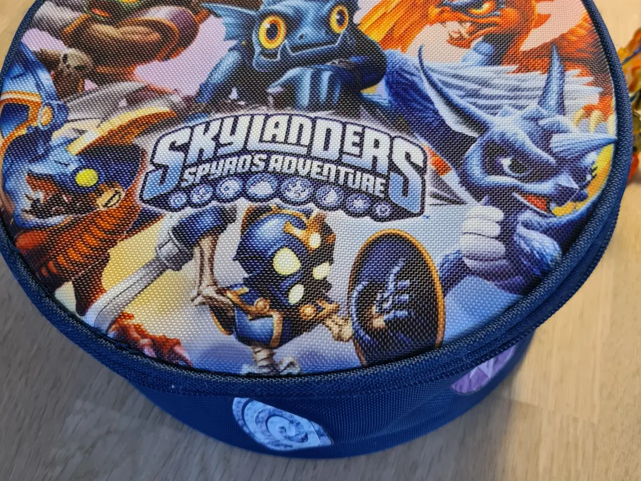 Billede 3 - Skylanders figurer i flot æske