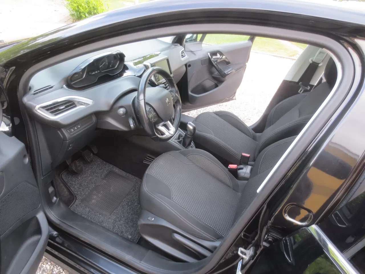 Billede 16 - Peugeot 208 1.6 Blue HDi  År 2017. Nysynet. 