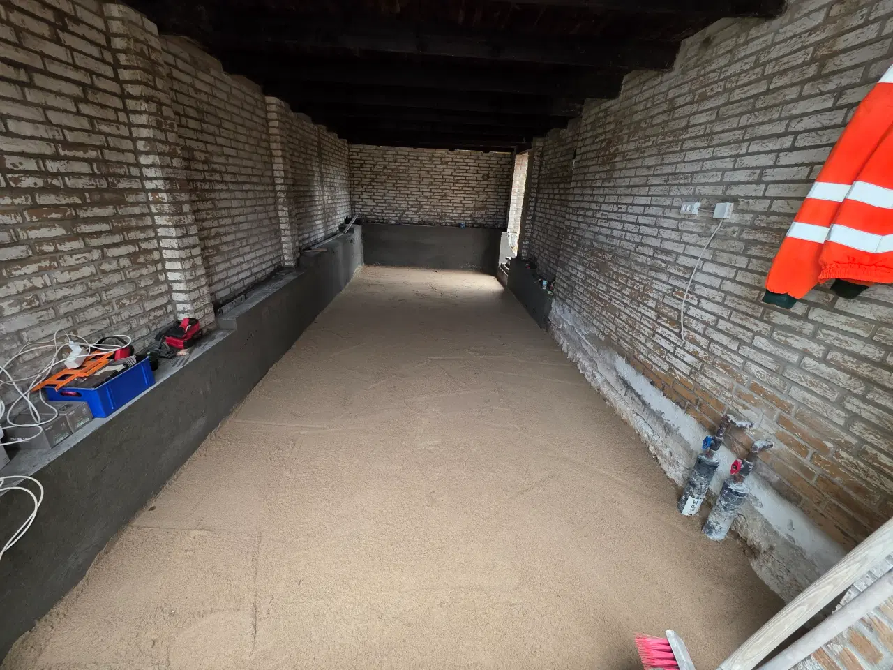 Billede 14 - Jeg udfører belægningsarbejde.