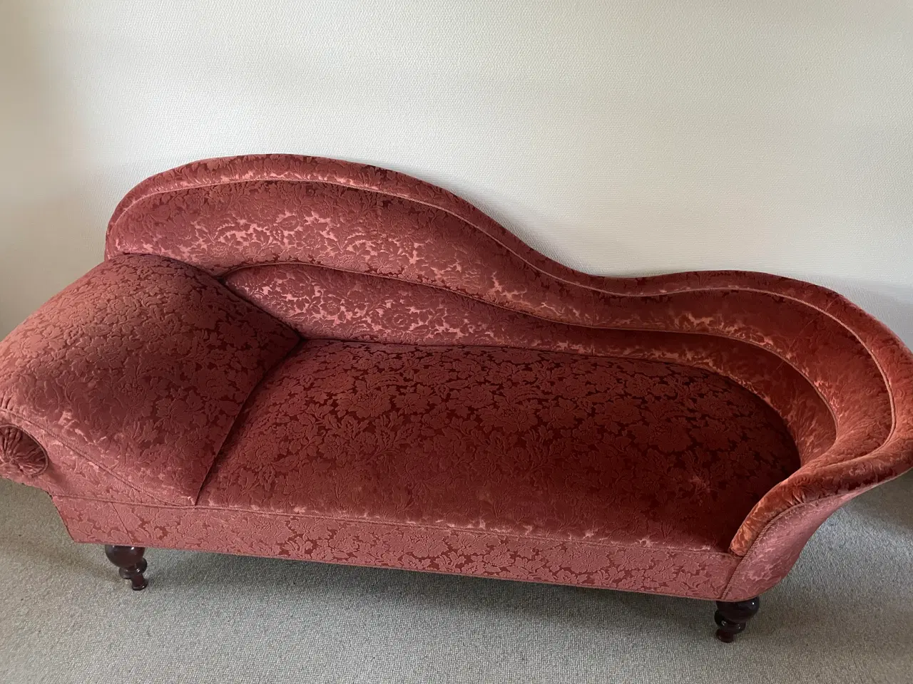 Billede 1 - Ombetrukket chaiselong med skiftede fjedre sælges