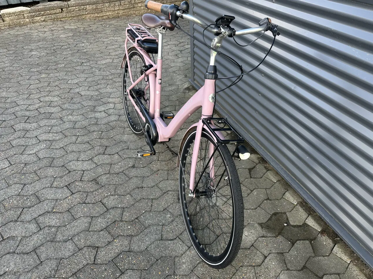 Billede 2 - Rosafarvet elcykel