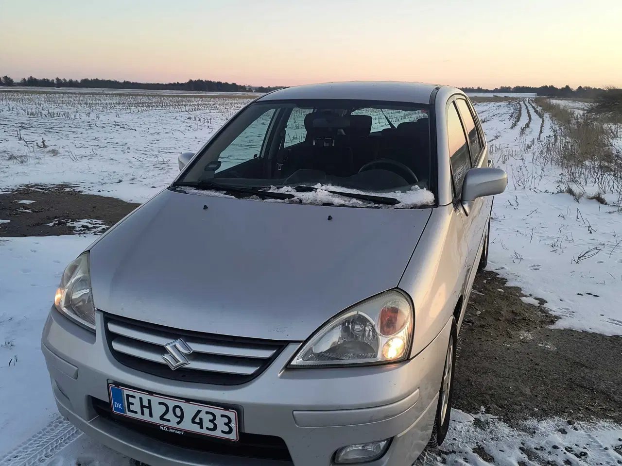 Billede 1 - Bil med træk og 1 år til syn