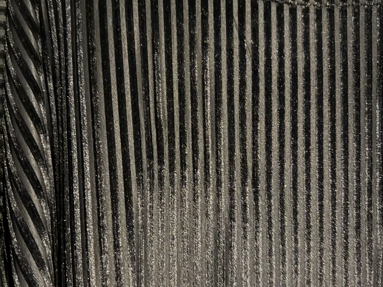 Billede 2 - Sort kjole med velour striber