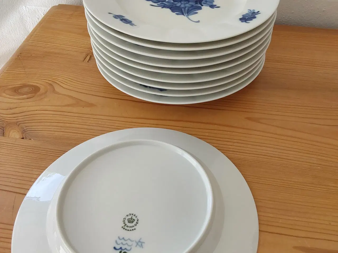 Billede 4 - Blå Blomst kantet fade og tallerkner 1. sortering
