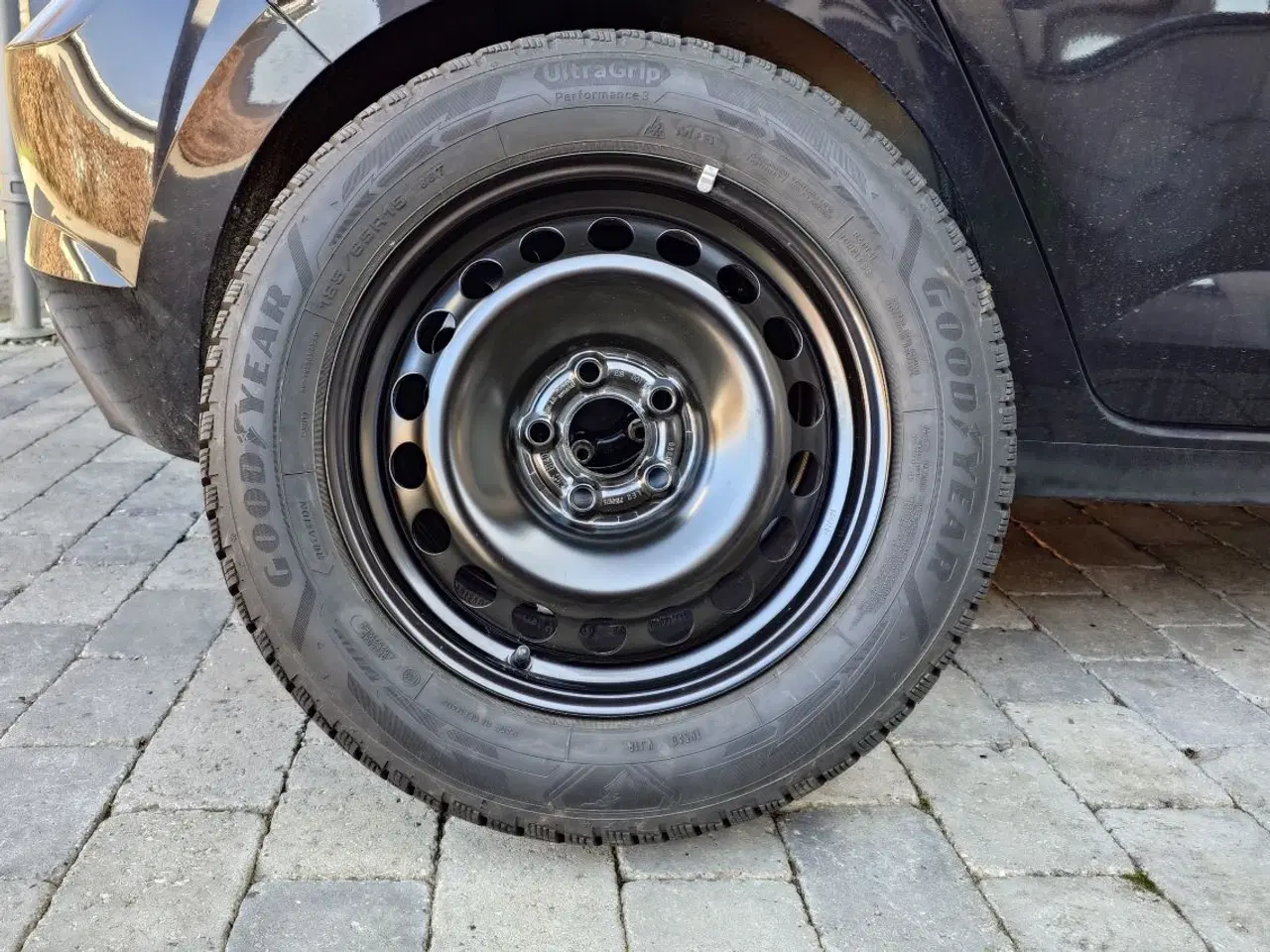 Billede 3 - VW Polo 2018-2024 Goodyear vinterdæk 185/65/15