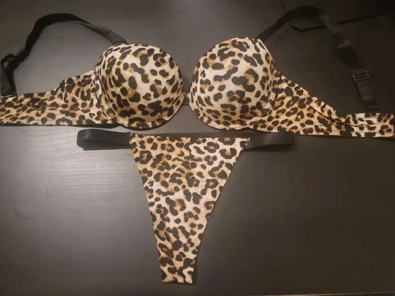 Billede 1 - Leopard Undertøjssæt