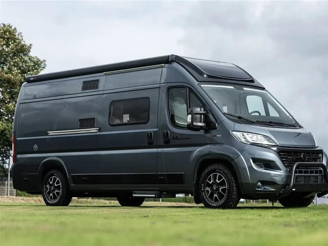 Billede 1 - 2020 - McLouis Menfys Van 04 Prestige Van med langsgående senge og fyldt med udstyr