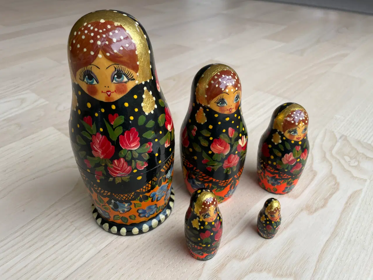 Billede 1 - Babuska med 5 dukker