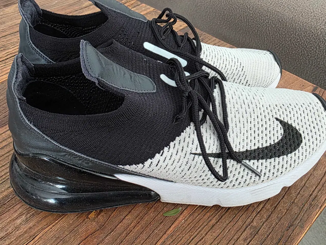 Billede 2 - Nike air hvid/sort.