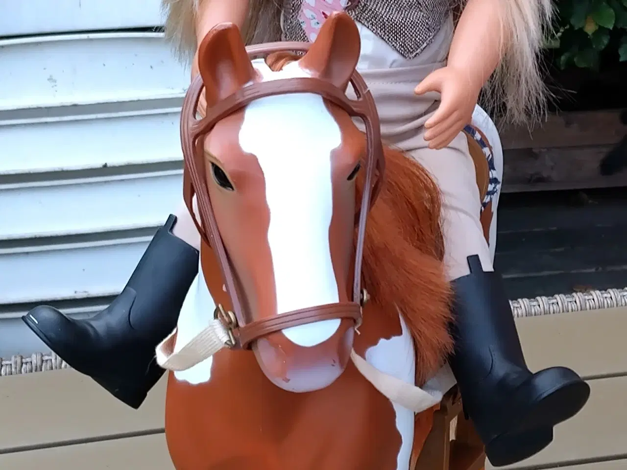 Billede 2 - Stor Dukke og Hest