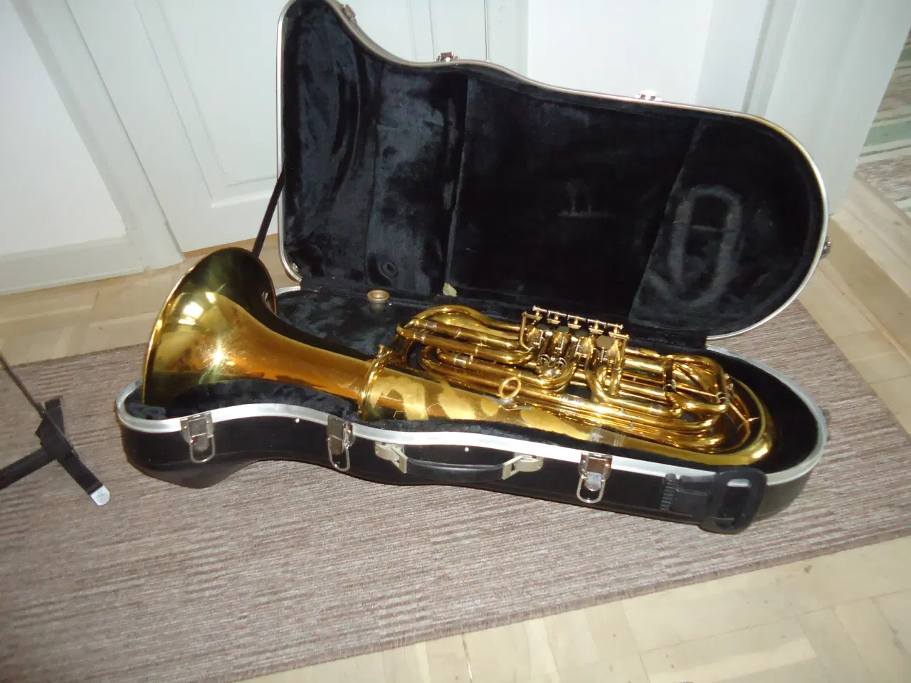 Billede 2 - Bb Tuba med tilbehør
