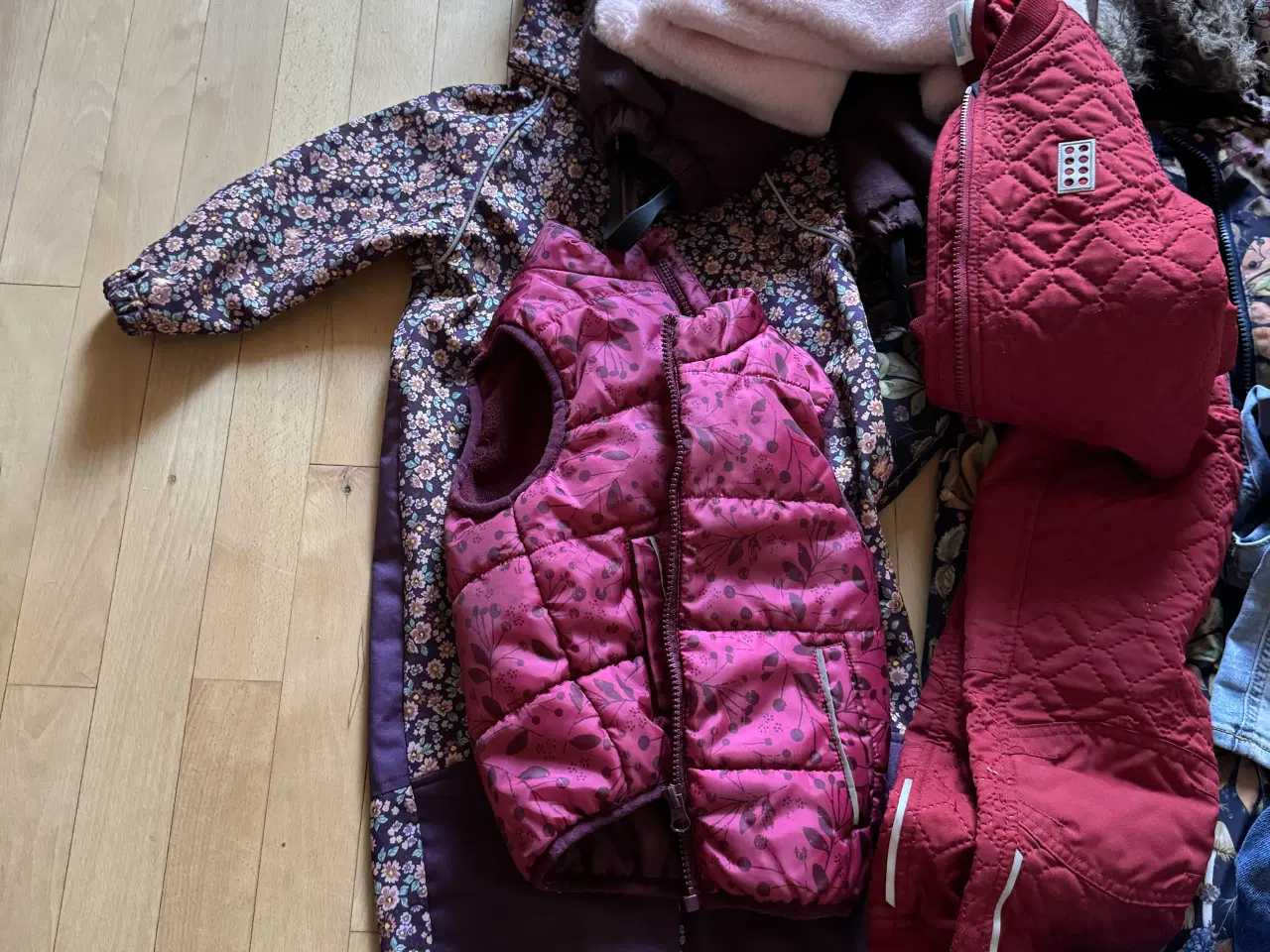 Billede 5 - Pigetøj og flyvedragt 