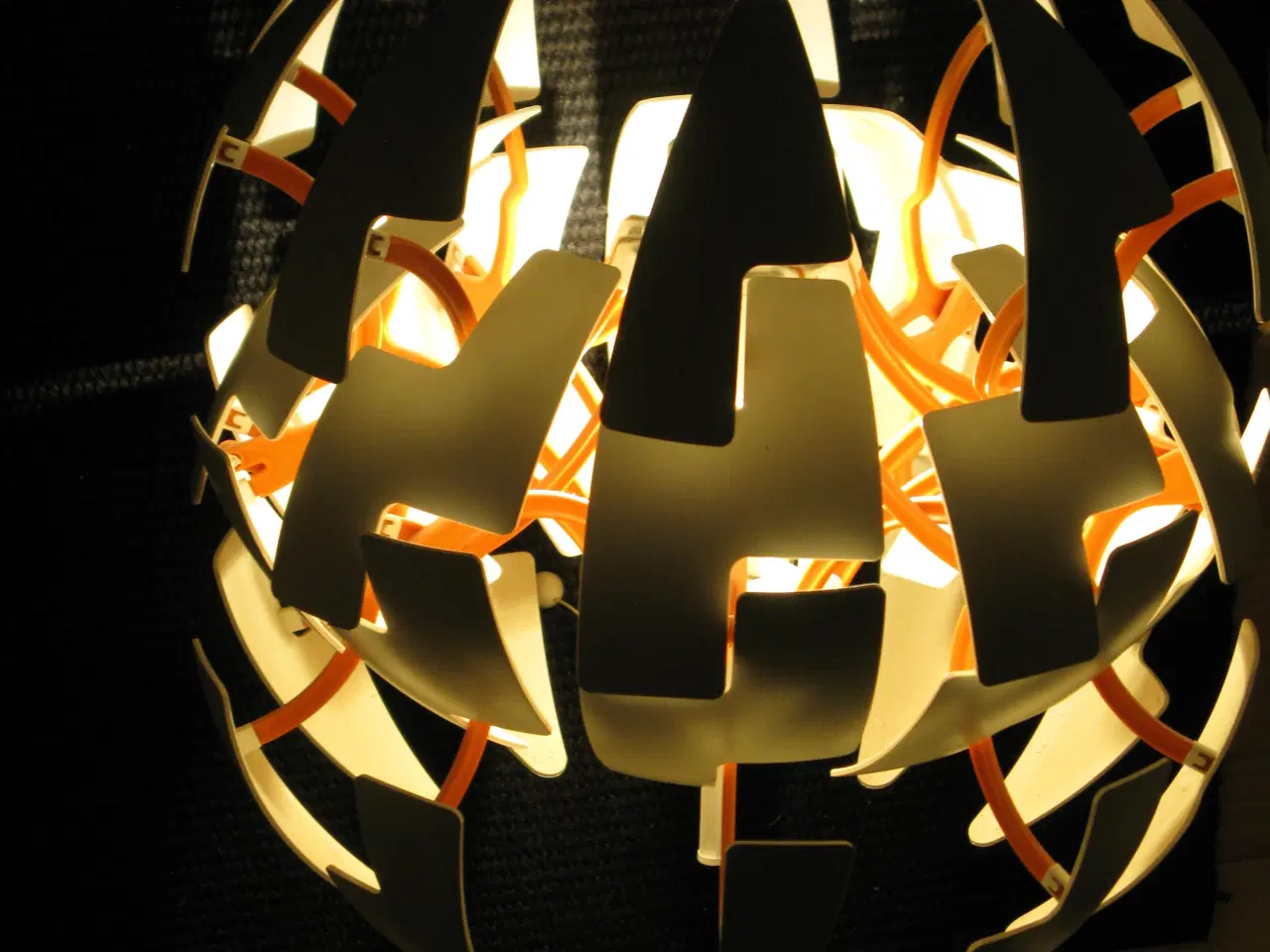 Billede 3 - IKEAs kendte kugle-lampe