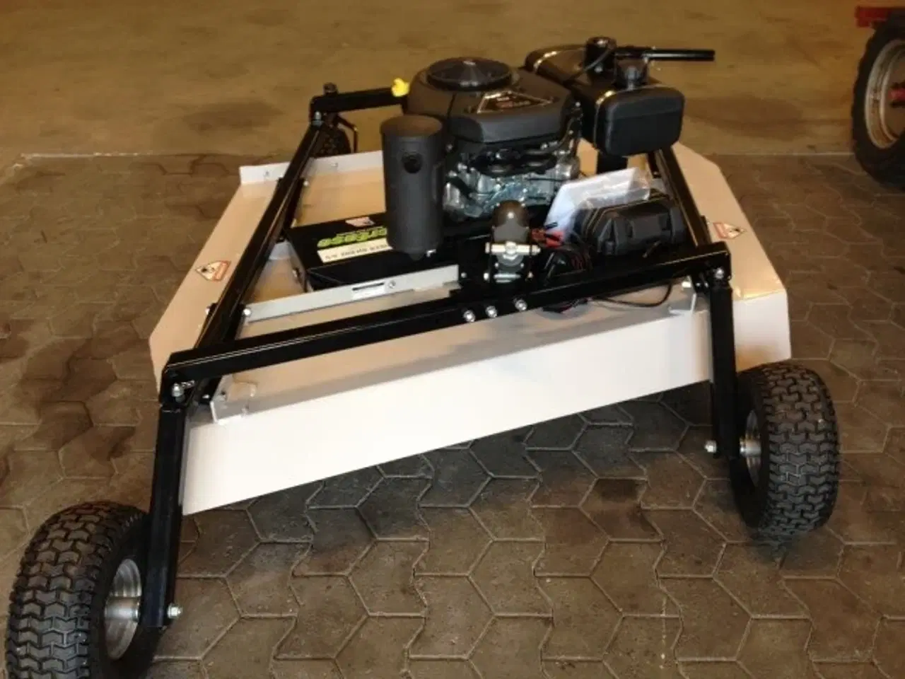 Billede 1 - - - - Rough Cut 57" MR55 med el-løft