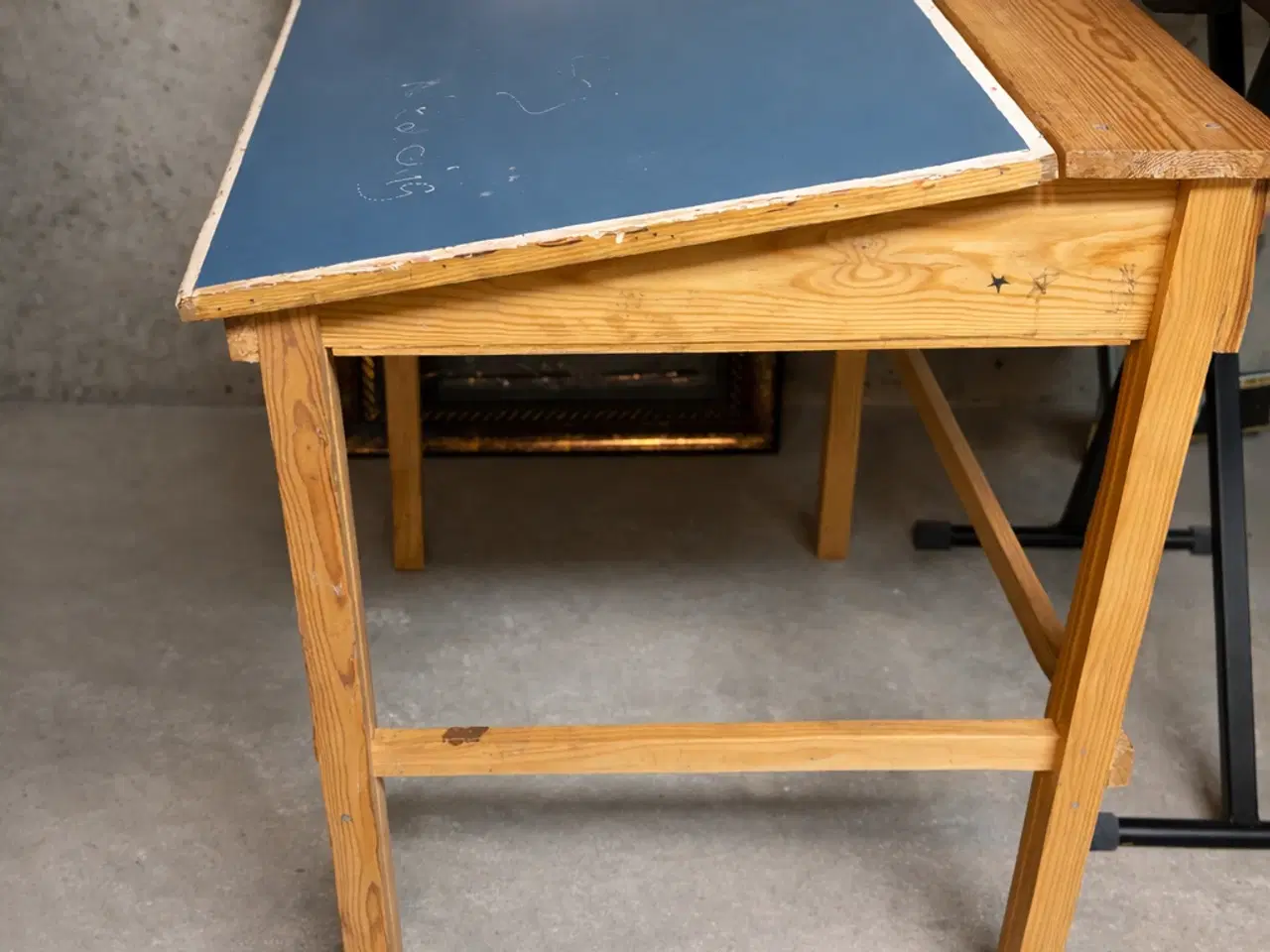 Billede 1 - Skolepult / børnepult i træ