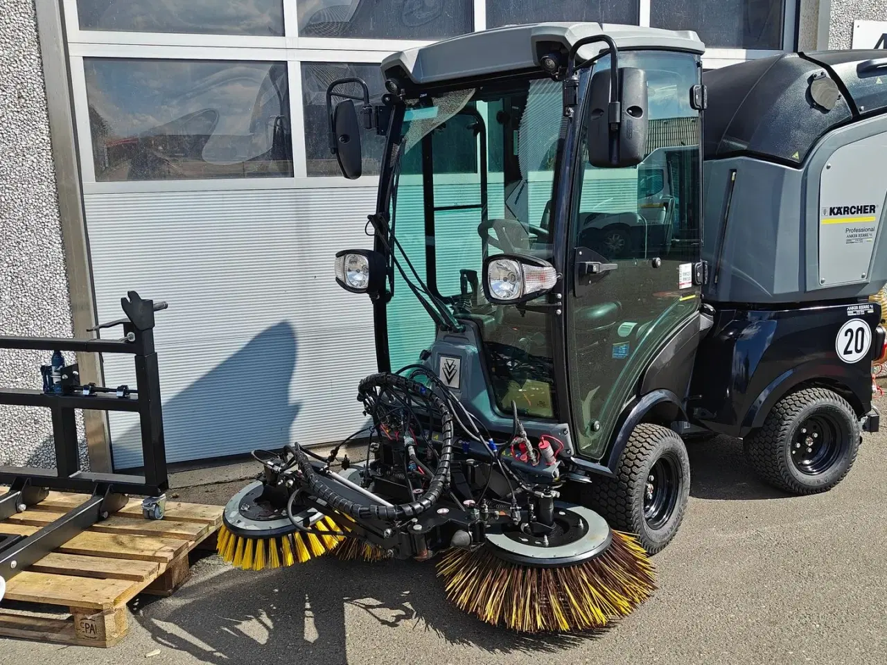 Billede 1 - Kärcher MIC 26 Med komplet feje/sug