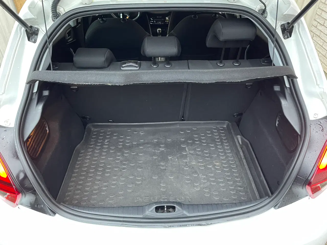 Billede 9 - Peugeot 208 1,6 HDI - Desire 100 HK