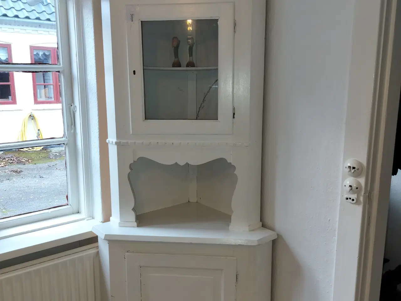 Billede 3 - Romantic elegant white cabinet - Vitrineskab hvid