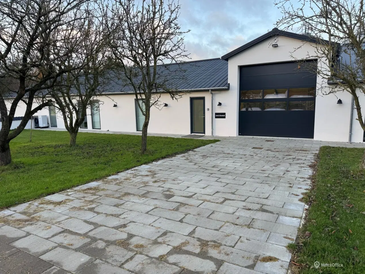 Billede 1 - Nyrenoveret lager eller produktionsbygning udlejes tæt på Aarhus