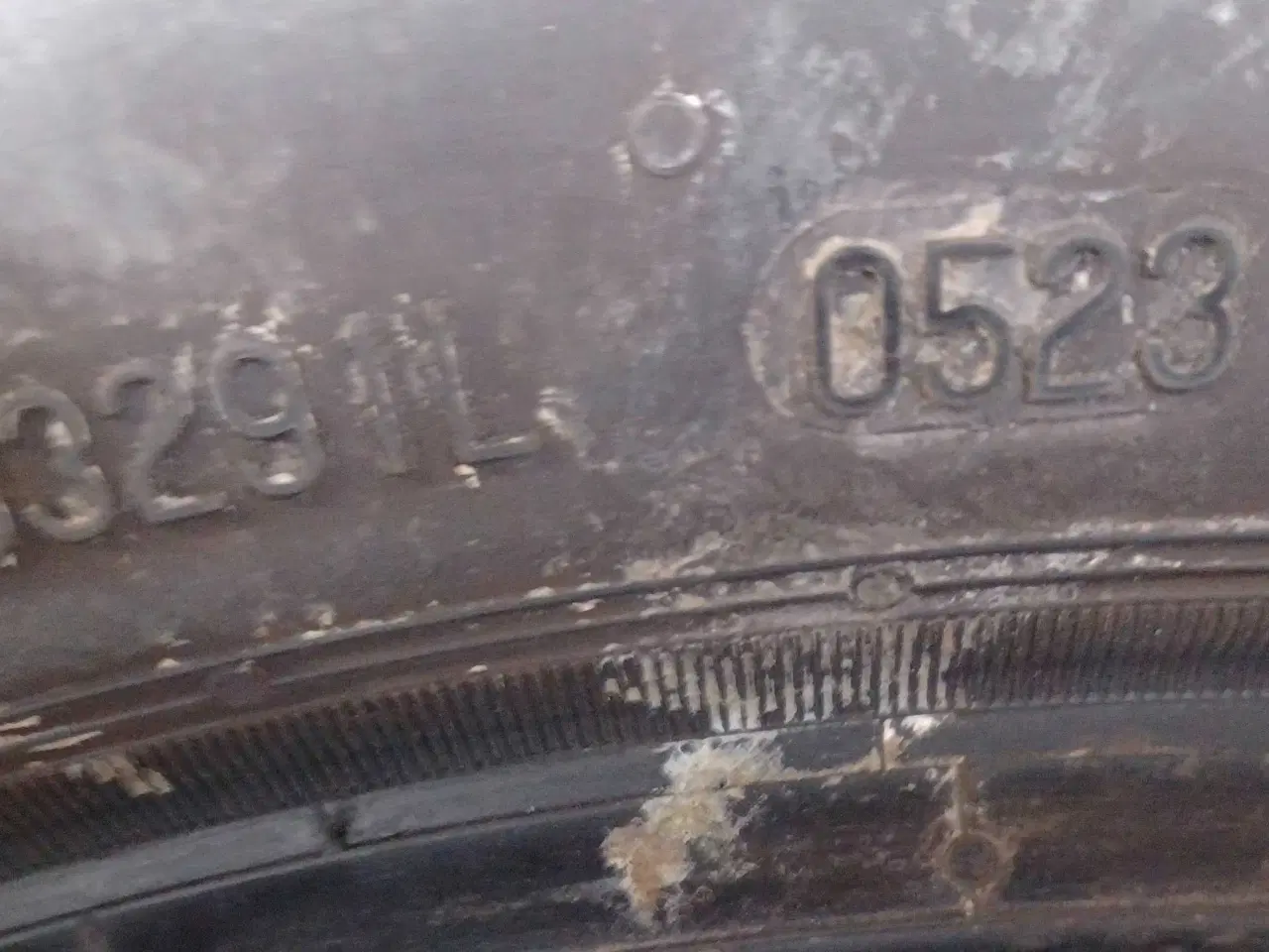 Billede 3 - Sommerdæk 235/50-19"