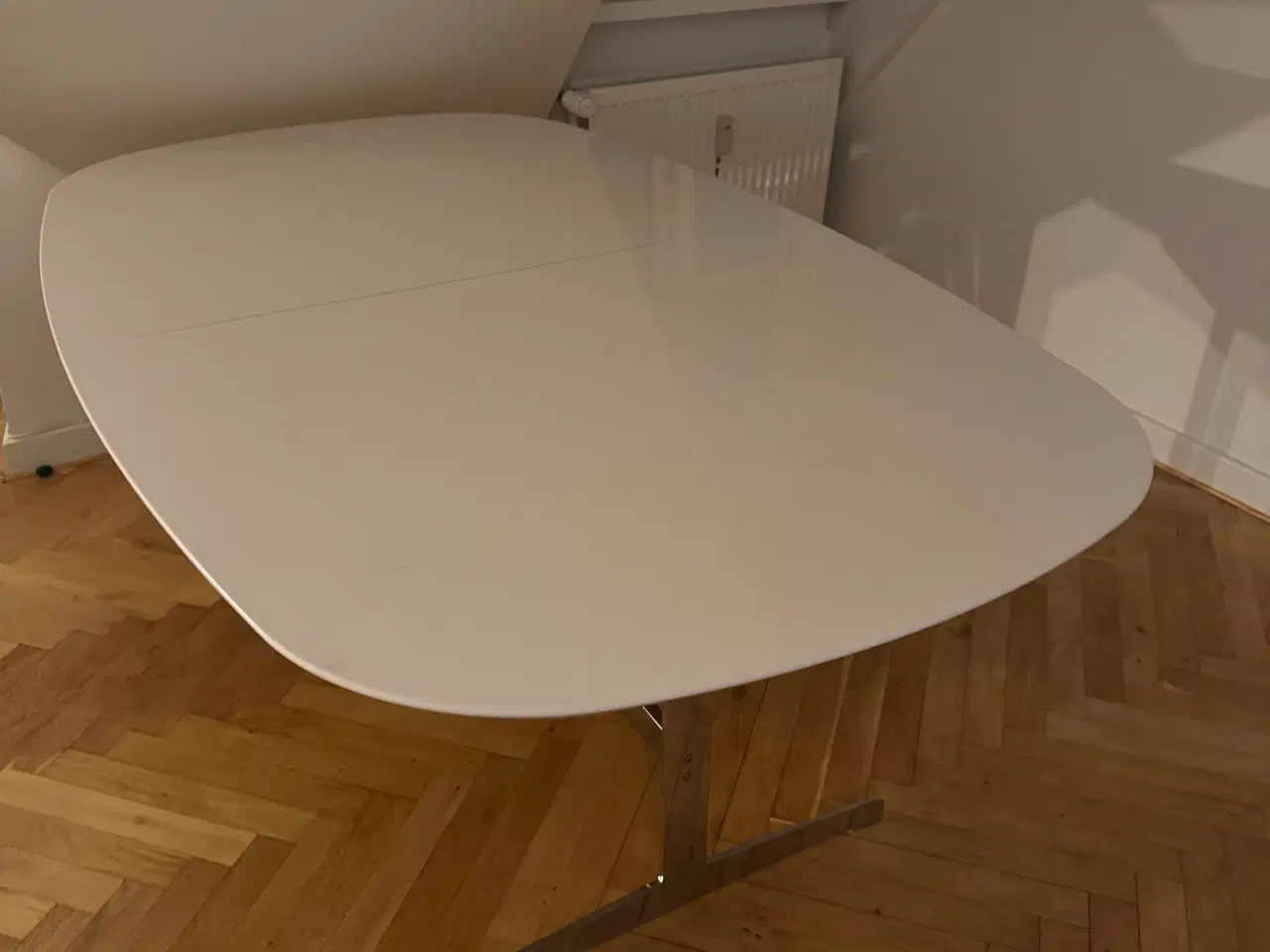 Billede 2 - GRATIS flot og stort spisebord